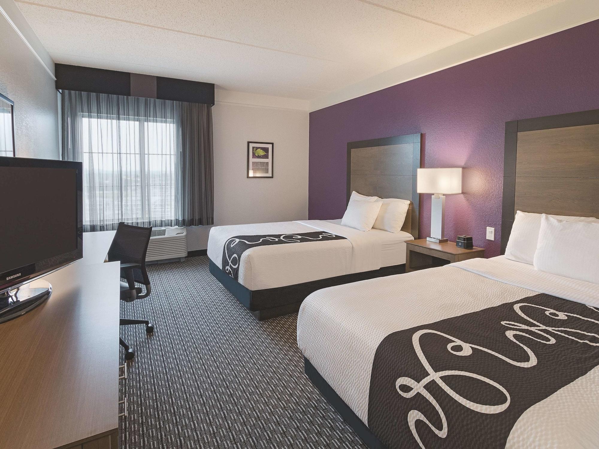 La Quinta By Wyndham Arlington North 6 Flags Dr Hotell Exteriör bild