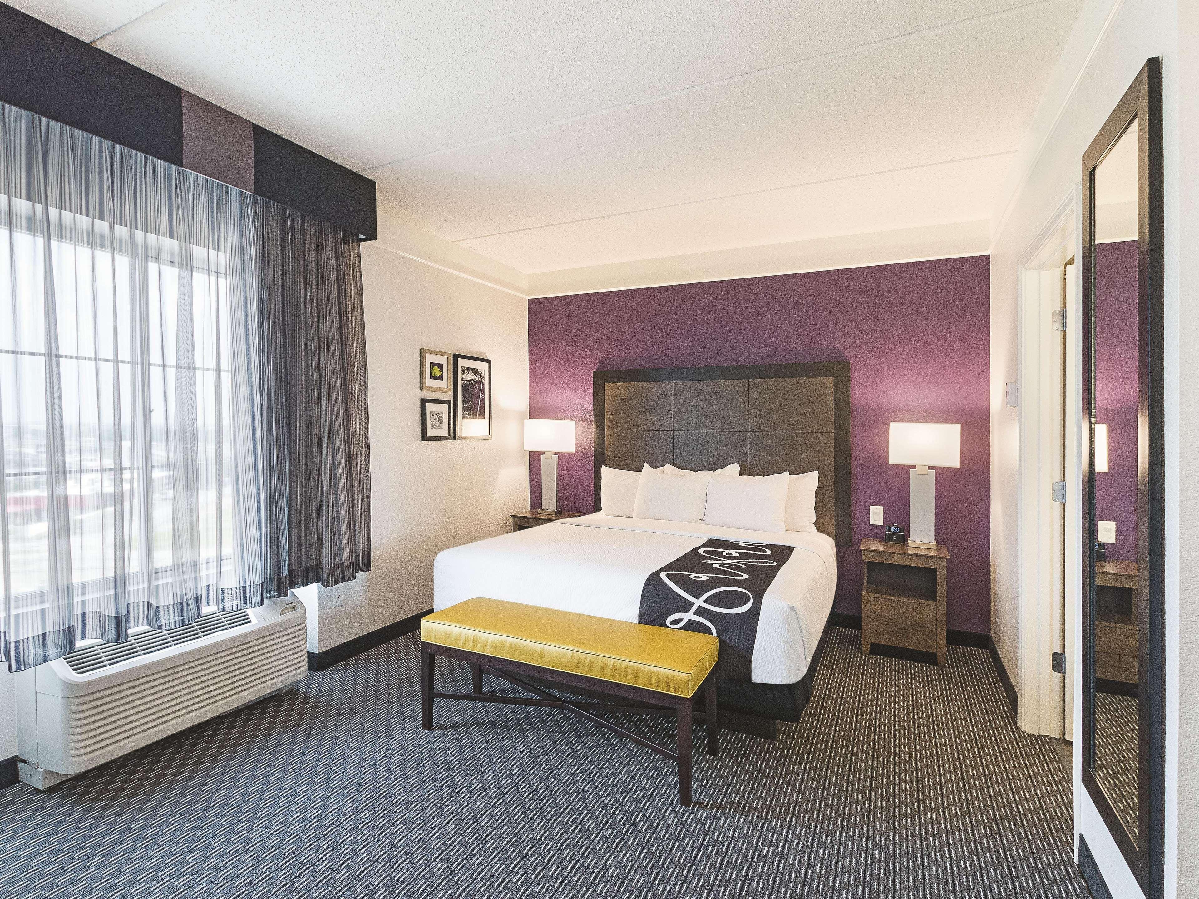 La Quinta By Wyndham Arlington North 6 Flags Dr Hotell Exteriör bild