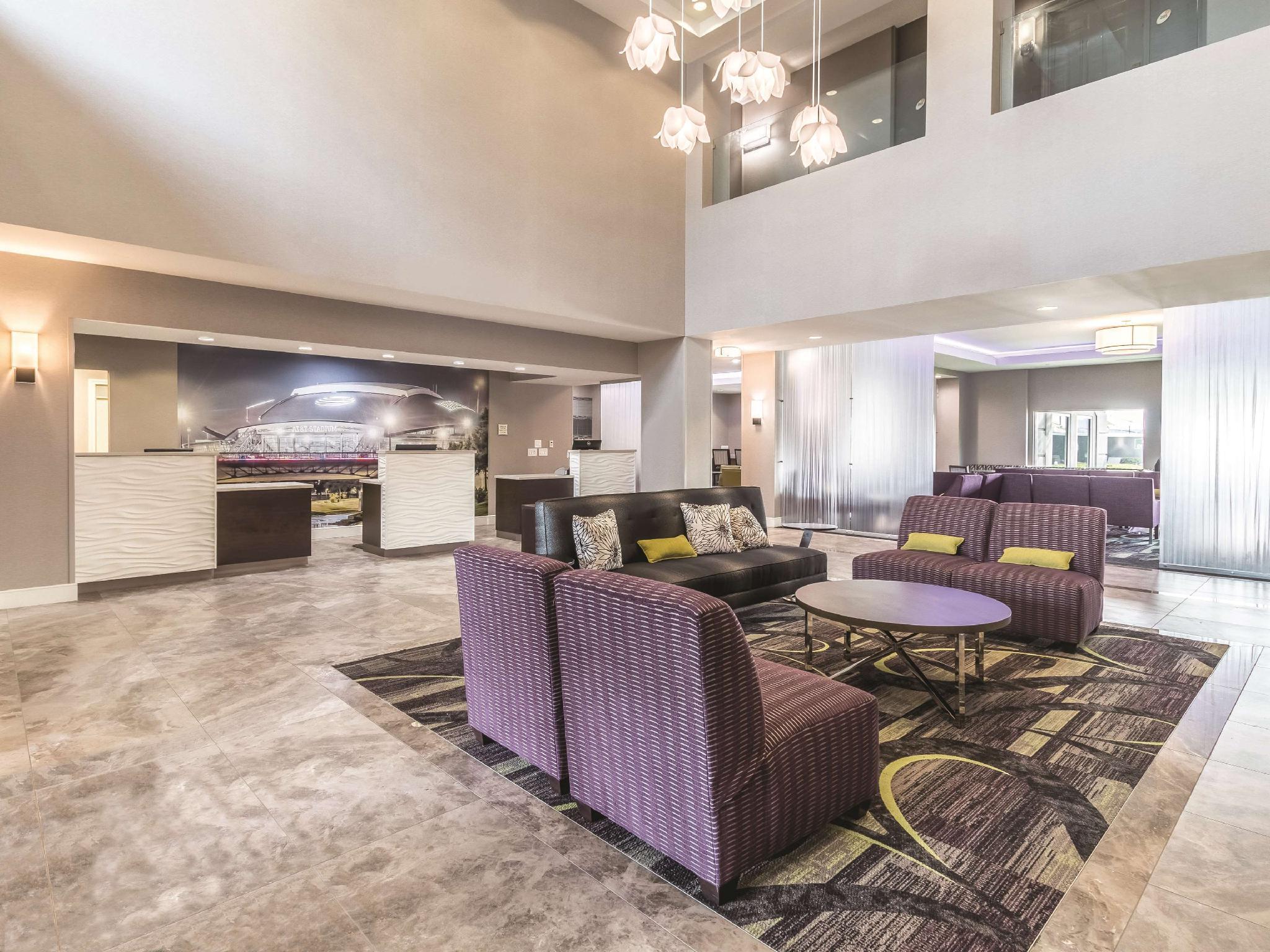 La Quinta By Wyndham Arlington North 6 Flags Dr Hotell Exteriör bild