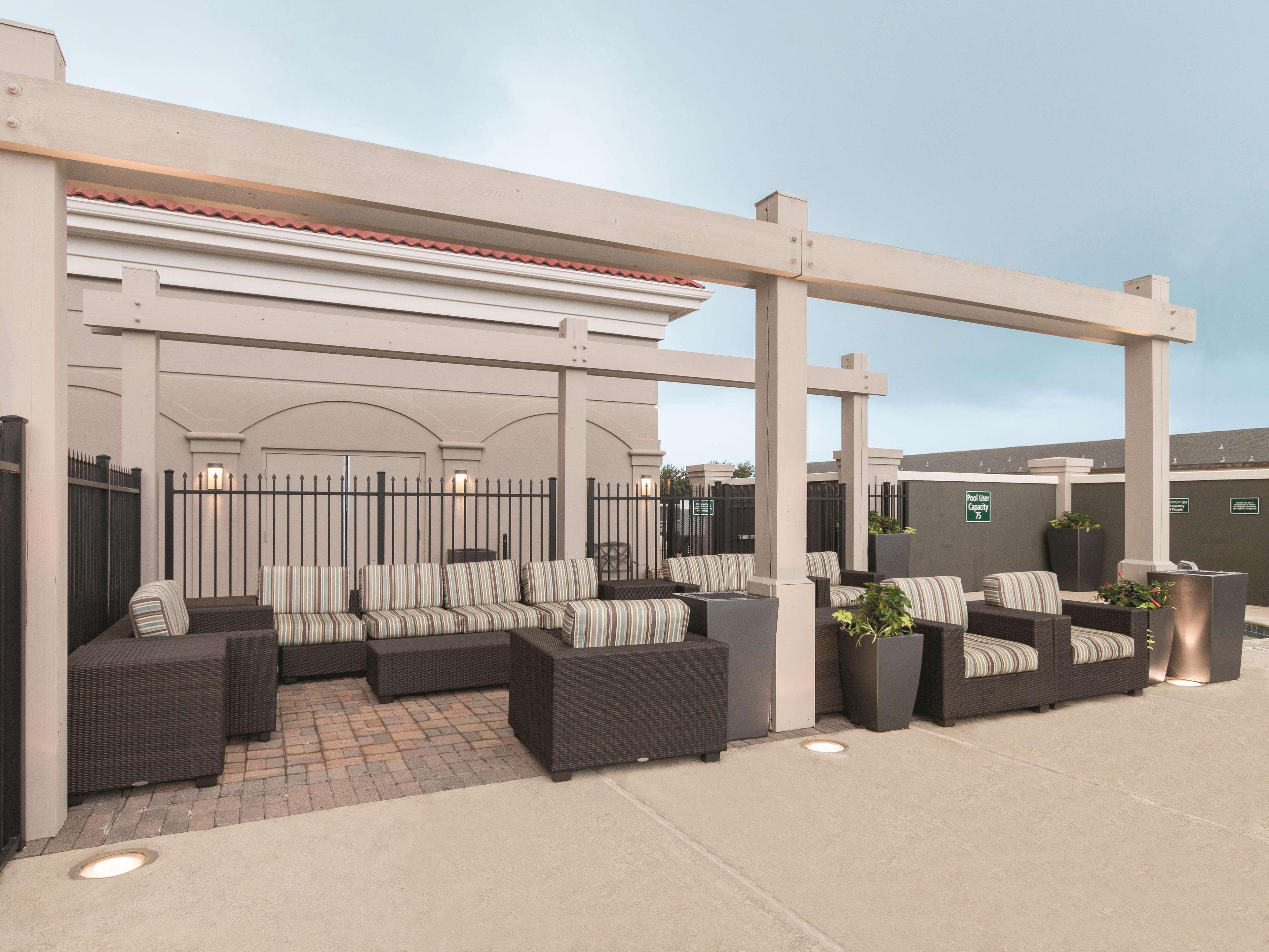 La Quinta By Wyndham Arlington North 6 Flags Dr Hotell Exteriör bild