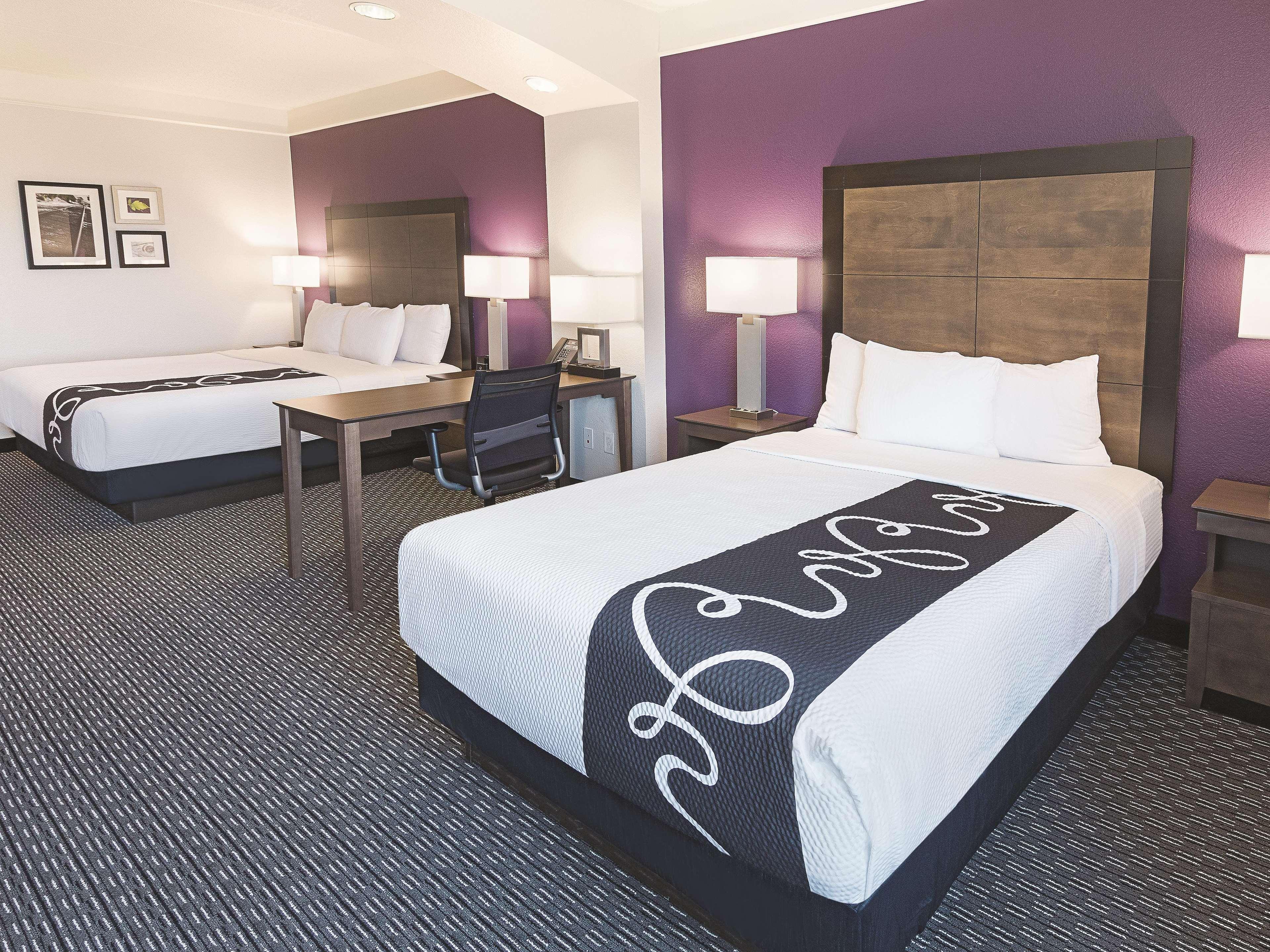 La Quinta By Wyndham Arlington North 6 Flags Dr Hotell Exteriör bild