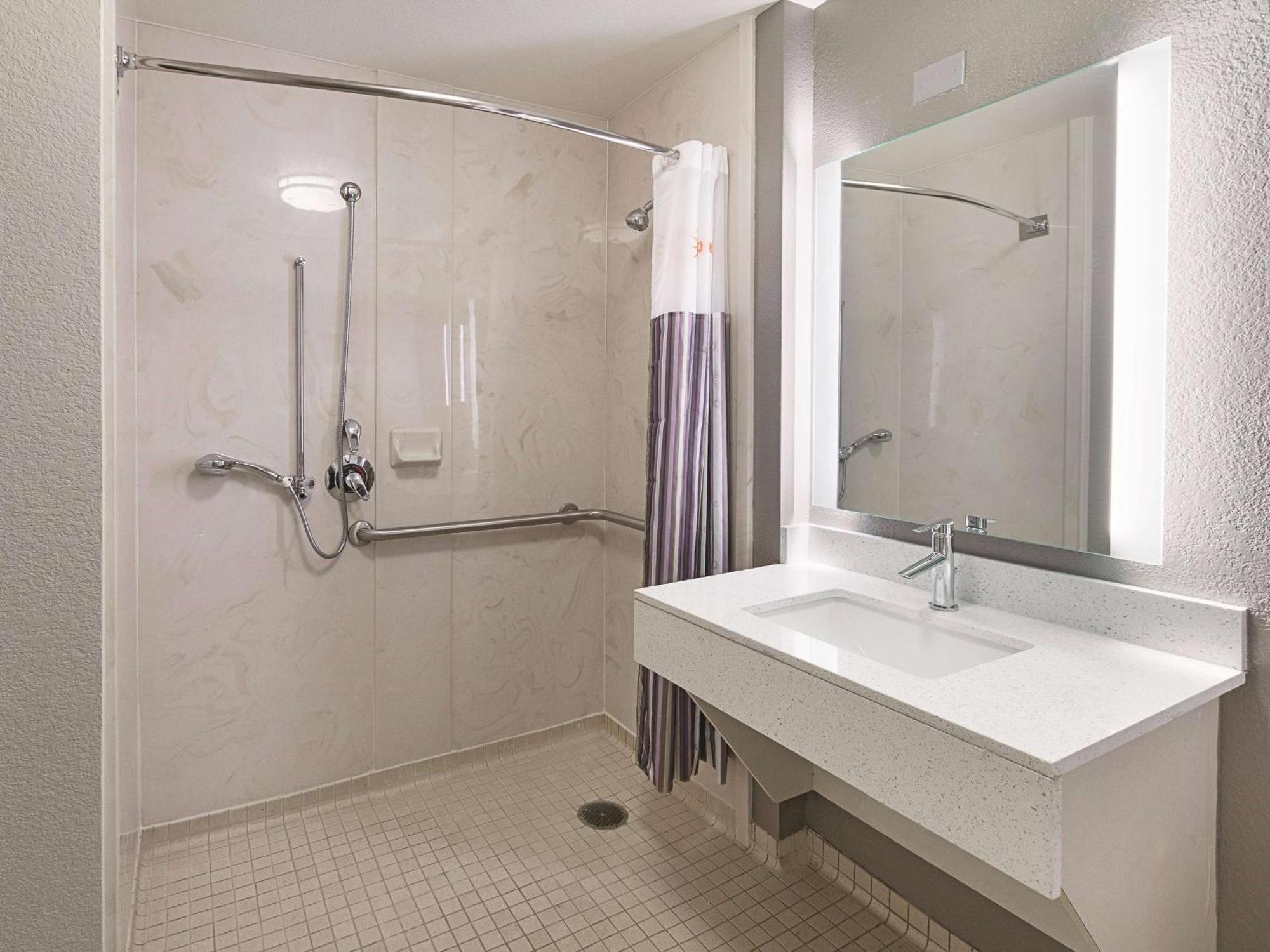 La Quinta By Wyndham Arlington North 6 Flags Dr Hotell Exteriör bild