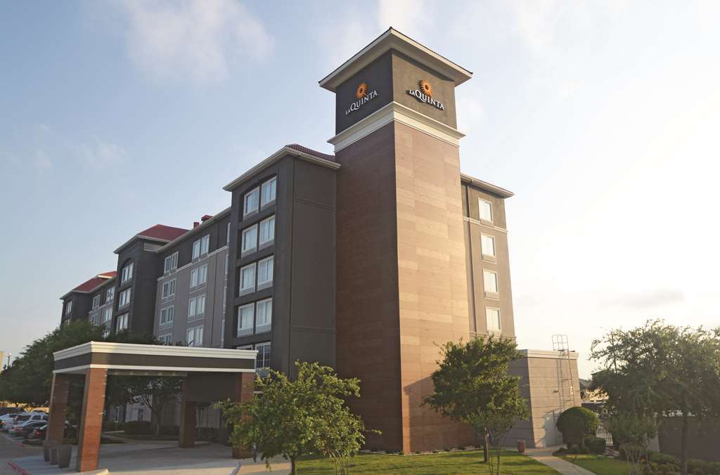 La Quinta By Wyndham Arlington North 6 Flags Dr Hotell Exteriör bild