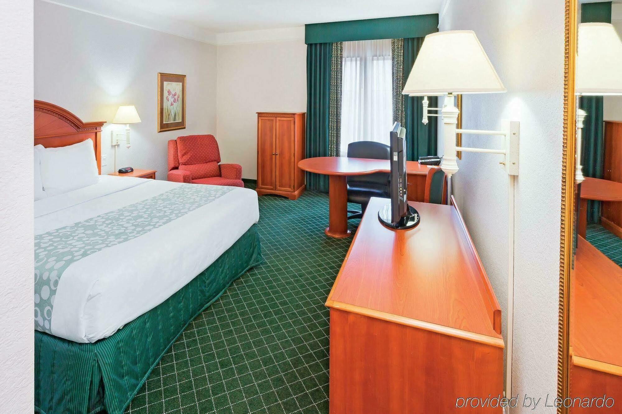 La Quinta By Wyndham Arlington North 6 Flags Dr Hotell Exteriör bild